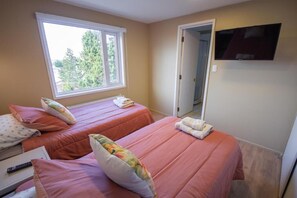Classic Twin Room, 2 Single Beds, Private Bathroom, Sea View
