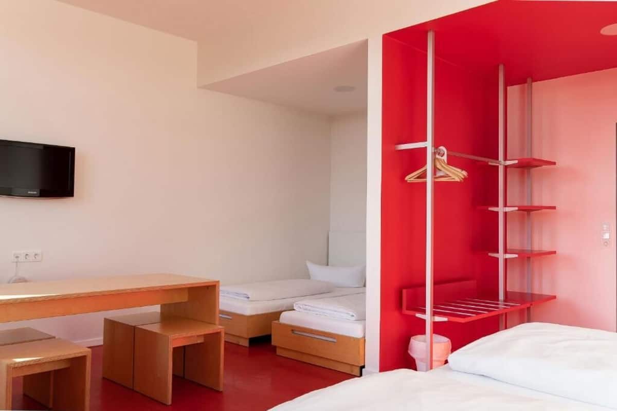 Quarto quádruplo família | 1 quarto, roupas de cama antialérgicas, escrivaninha