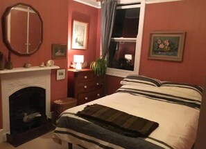 2 bedrooms, iron/ironing board, WiFi, bed sheets - Beautiful flat by Turnham Green Terrace, Chiswick (London)