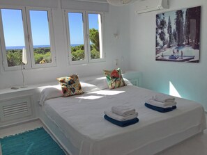 5 bedrooms, desk, iron/ironing board, WiFi - Superbe Villa VUE SUR MER AU Dessus DE Cala Jondal (Sant Josep de sa Talaia)