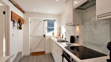 Fridge, microwave, oven, coffee/tea maker