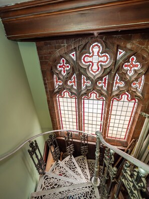 المنشأة من الداخل