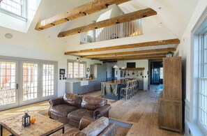 Smart-TV, Kamin, DVD-Player, Tischfußball