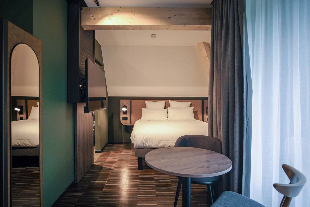 Chambre Deluxe, vue sur la montagne | Bureau, espace de travail pour ordinateurs portables
