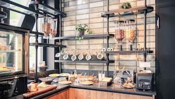 Petit déjeuner buffet servi tous les jours en supplément