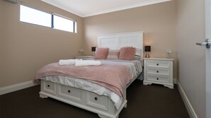 2 habitaciones, tabla de planchar con plancha y wifi gratis 