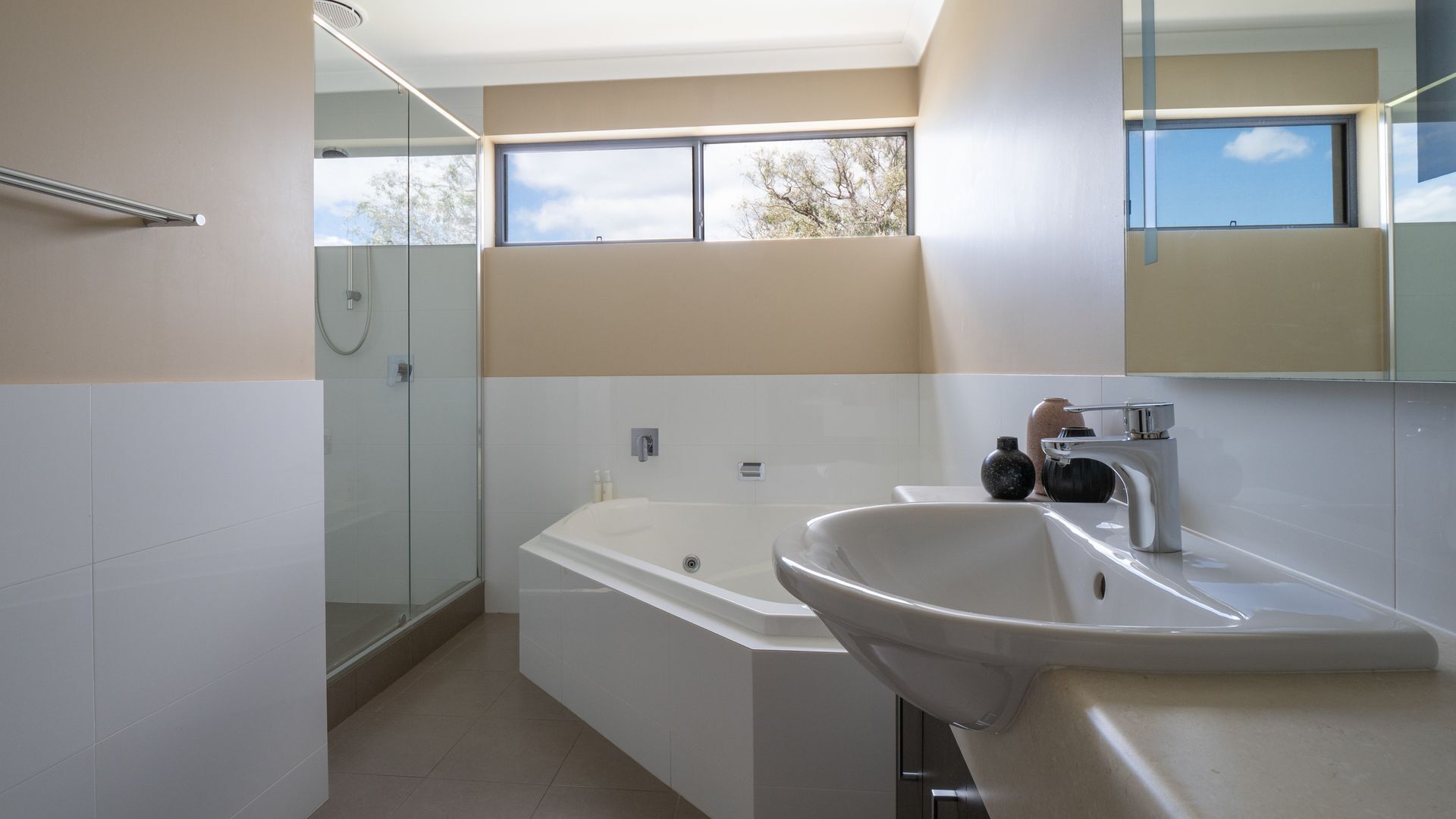 Shower, jetted tub, hair dryer