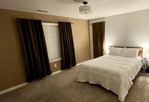 3 bedrooms, desk, iron/ironing board, free WiFi - Beautiful in Beaverton! (Beaverton)