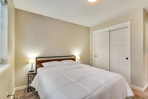 3 habitaciones, escritorio, tabla de planchar con plancha y wifi gratis