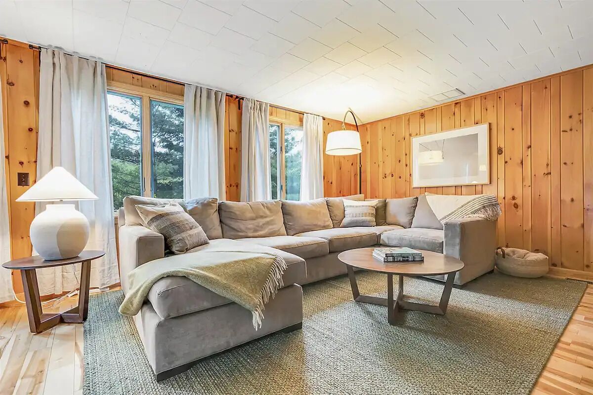 Téléviseur connecté, foyer, jeux vidéo, table de ping-pong