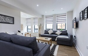 Apartment | Wohnbereich | Flachbildfernseher