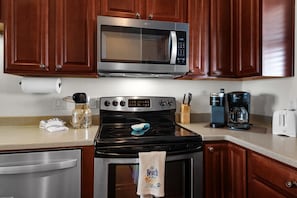 Apartment, Multiple Beds (Baywatch C10) | Private kitchen | Oven, toaster, paper towels