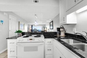 Condo, Multiple Beds (Boardwalk D6) | Private kitchen