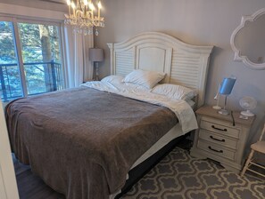 5 bedrooms, WiFi, bed sheets