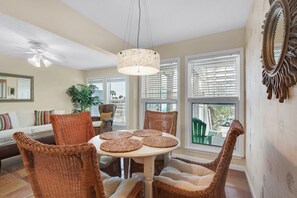 Apartment, 1 Queen Bed with Sofa bed (LaBahia 123) | Dining