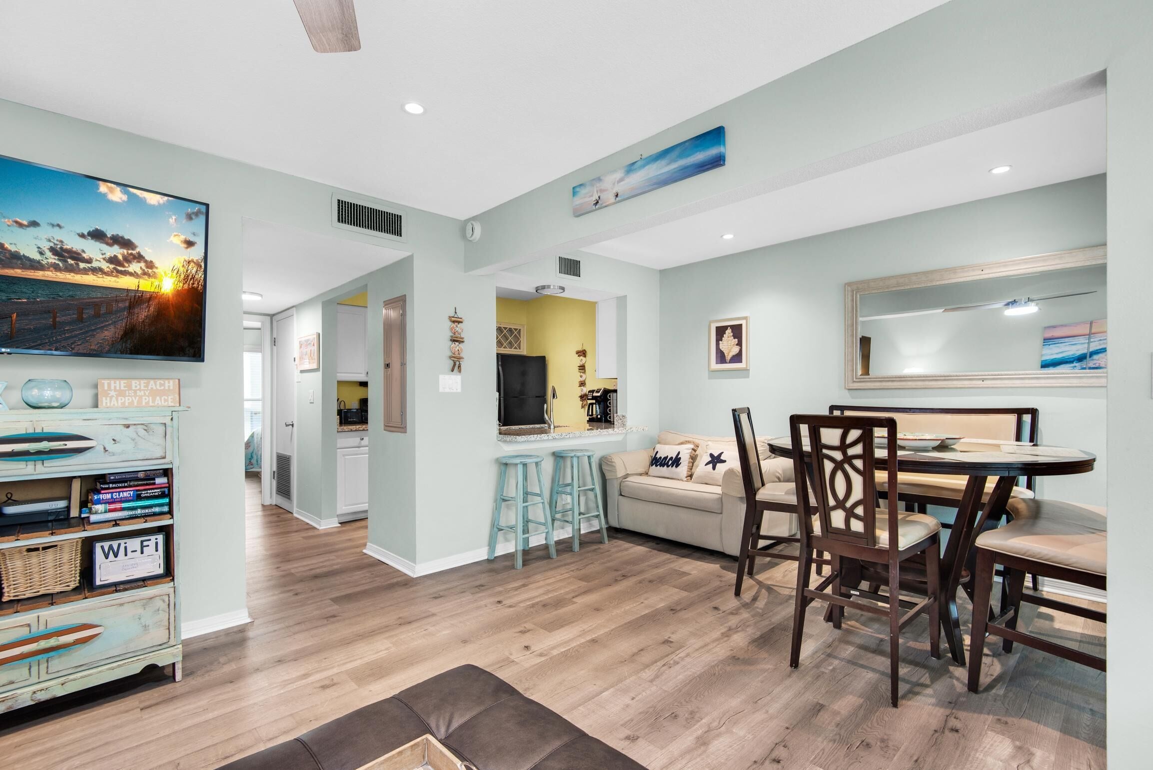 Huoneisto, useita sänkyjä (LaBahia 126 - Perfectly Sea-Sunned) | Oleskelualue | Televisio