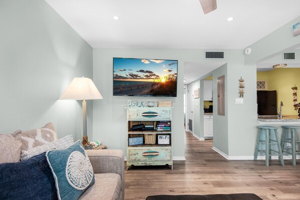 Appartement, Meerdere bedden (LaBahia 126 - Perfectly Sea-Sunned) | Woonruimte | Televisie