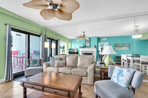 Apartamento, varias camas (Palm Beach Club 4-127  Parrot-dise Pa) | Zona de estar | Una televisión