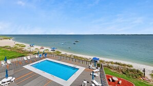 อพาร์ทเมนท์, หลายเตียง (Palm Beach Club 2-219) | สระว่ายน้ำ