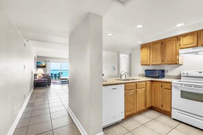 Apartment, 1 King Bed with Sofa bed (Regency Towers 405 West) | Private kitchen