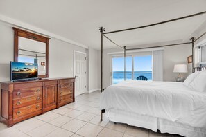 Apartment, 1 King Bed with Sofa bed (Regency Towers 405 West)