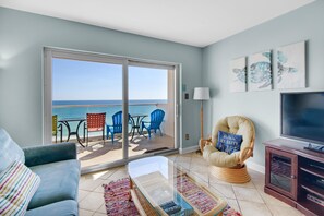 Living area - Regency Towers 702 West- Azure Pleasure (Pensacola Beach)