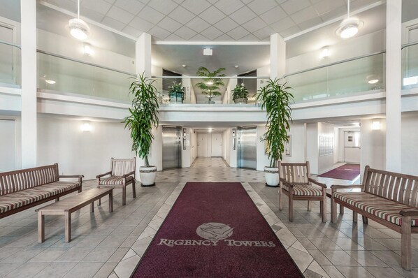 Apartment, Multiple Beds (Regency Towers 702 West- Azure Pleasu)