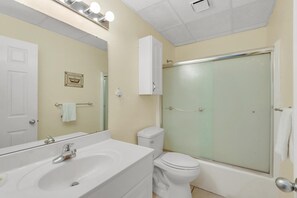 Apartment, 1 King Bed with Sofa bed (Sans Souci unit 401) | Bathroom | Towels, soap, toilet paper - Sans Souci Unit 401 (Pensacola Beach)