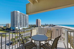 Apartment, 1 King Bed with Sofa bed (Sans Souci unit 401) | Outdoor dining
