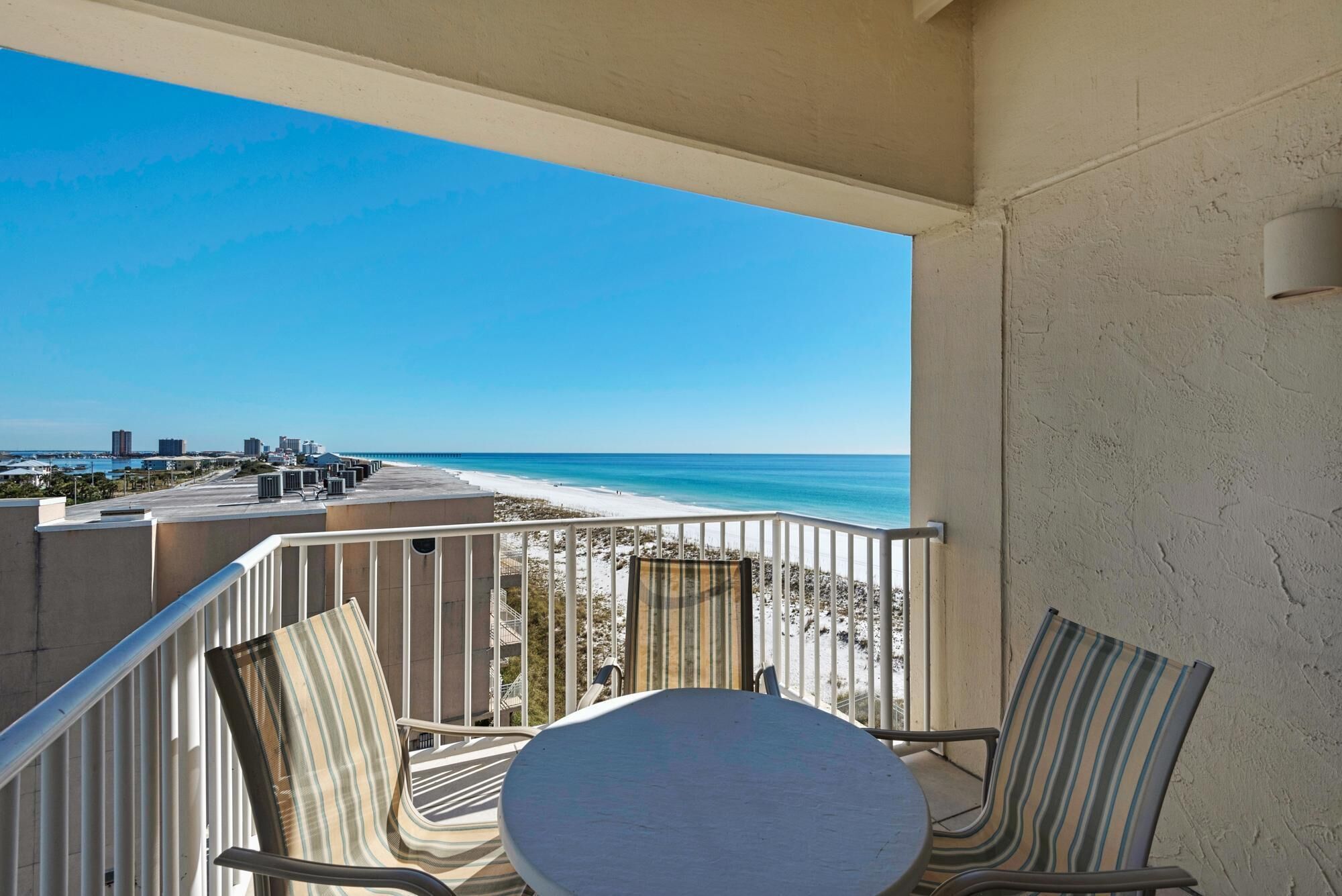 公寓, 1 张特大床和 1 张沙发床 (Sans Souci unit 401) | 室外用餐