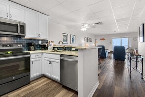 Apartment, Multiple Beds (Sans Souci unit 508) | Private kitchen | Oven, toaster, paper towels