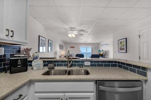 Apartment, Multiple Beds (Sans Souci unit 508) | Private kitchen