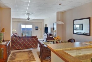 Leilighet, 1 kingsize-seng med sovesofa (Sans Souci unit 307) | Oppholdsområde | TV