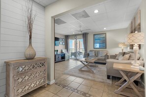 Apartment, Mehrere Betten (Sans Souci unit 601) | Wohnbereich