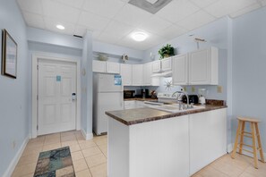 아파트, 침대(여러 개) (Sans Souci unit 705) | 전용 주방 | 오븐, 토스터, 키친타월