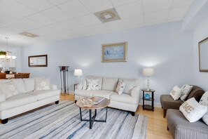 Living area - Sans Souci Unit 705 (Pensacola Beach)