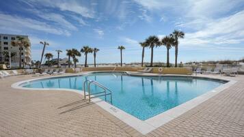 Căn hộ, nhiều giường (Emerald Isle unit 202) | Hồ bơi | Hồ bơi ngoài trời, hồ bơi nước nóng