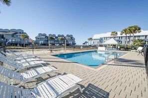 Unclassified image, 2 of 50, button - Labahia 128 (Pensacola Beach)