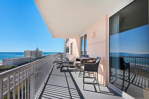 Apartment, Mehrere Betten (Santa Rosa Towers unit 803) | Speisen im Freien