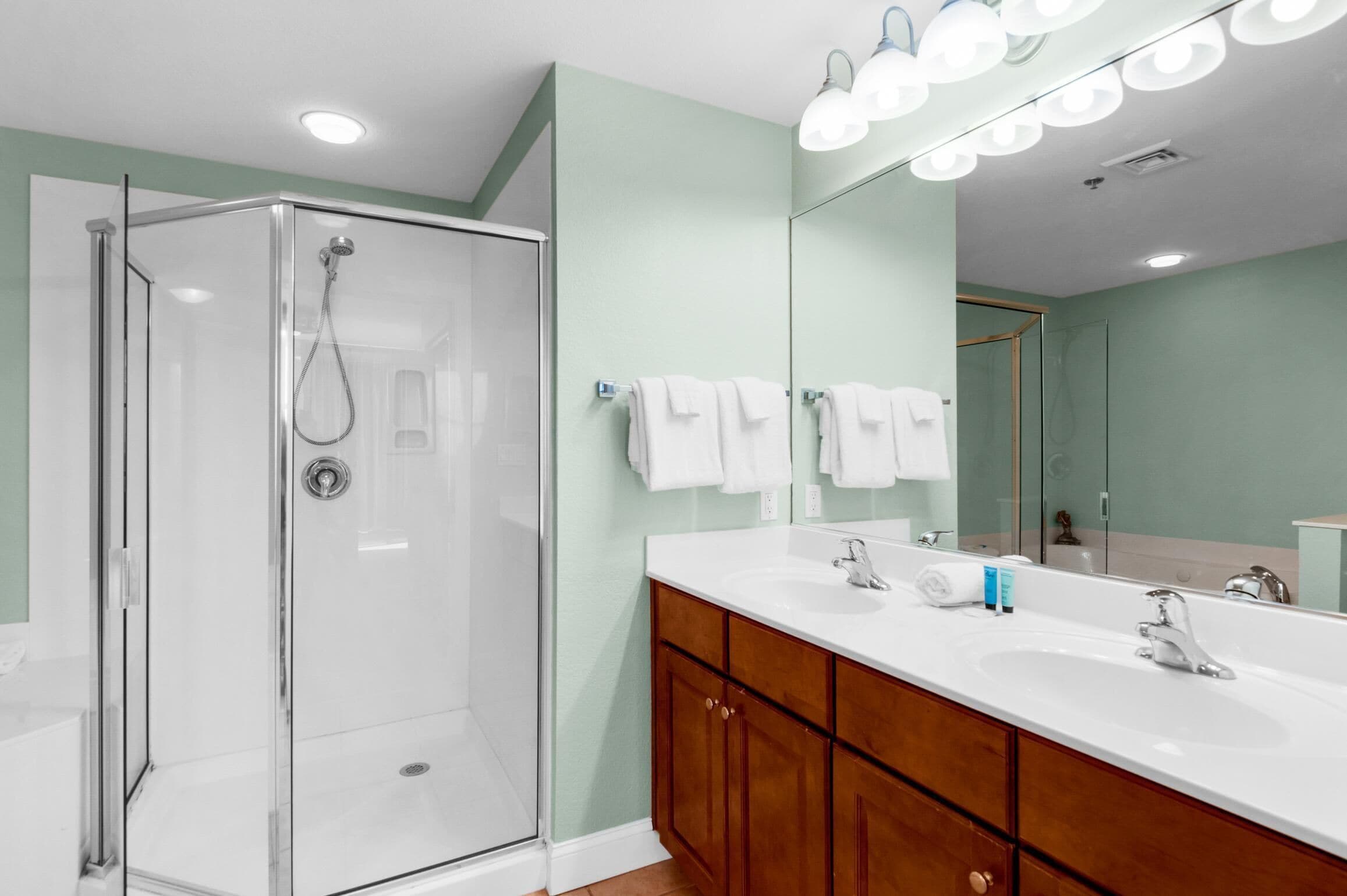 Apartment, Multiple Beds (Emerald Dolphin unit 510) | Bathroom