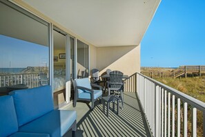 Outdoor dining - Starboard Village 412 (Pensacola Beach)