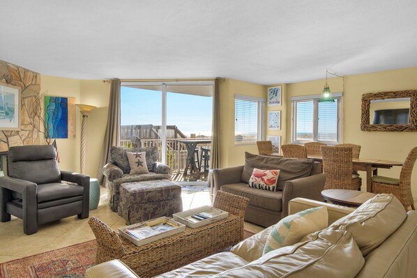 Condo, varias camas (Starboard Village 412) | Área de sala de estar | Televisión 