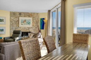 Appartement, Meerdere bedden (Starboard Village 412) | Woonruimte | Televisie