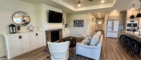 TV, fireplace