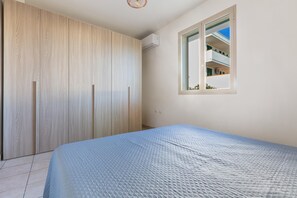 2 sovrum och strykjärn/strykbräda