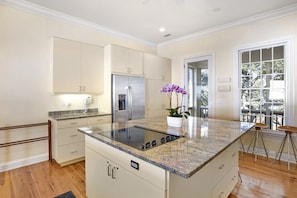 Fridge, microwave, oven, stovetop - Beautiful Oceanfront Home, Amazing Ocean and Golf Course Views; Community Pool! (Kiawah Island)
