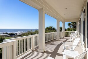 Terrace/patio - Beautiful Oceanfront Home, Amazing Ocean and Golf Course Views; Community Pool! (Kiawah Island)