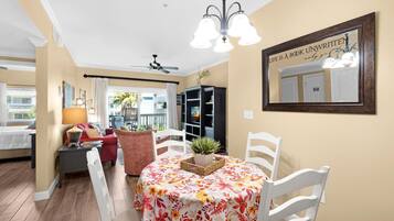 Apartment, Multiple Beds (Villas on the Gulf unit J7) | Dining