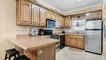 Apartment, Multiple Beds (Villas on the Gulf unit J7) | Private kitchen | Oven, toaster