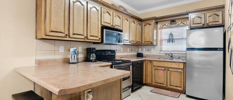 Apartment, Multiple Beds (Villas on the Gulf unit J7) | Private kitchen | Oven, toaster